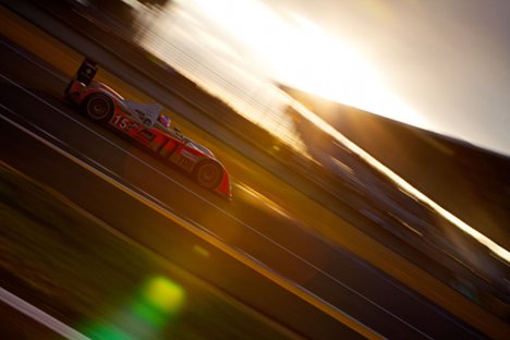 Solen bryder frem over Bakkeruds racer